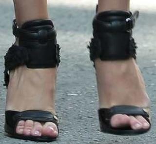 Morgan Webb feet photo thumbnail