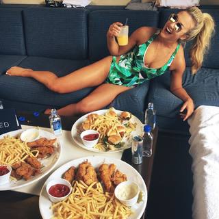 Morgan Willett feet photo 3