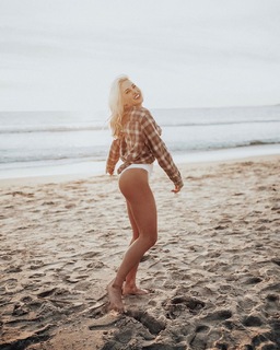 Morgan Willett feet photo 3