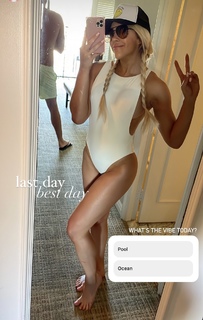 Morgan Willett feet photo 4