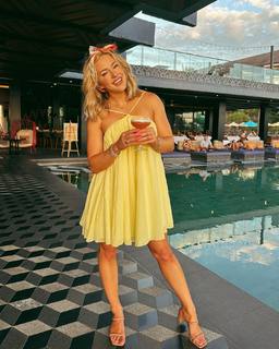 Morgan Willett feet photo 2