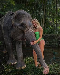 Morgan Willett feet photo 14