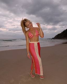 Morgan Willett feet photo 3