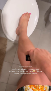 Morgan Willett feet photo 3