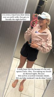 Morgan Willett feet photo 6