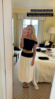 Morgan Willett feet photo 3