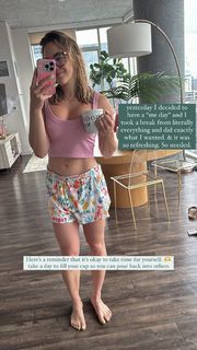 Morgan Willett feet photo 4