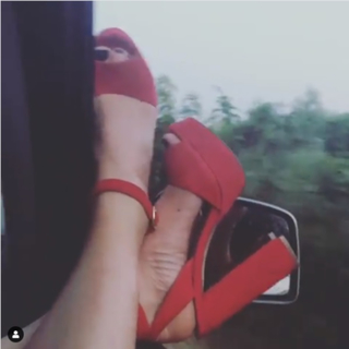 Morgana Robinson feet photo 9