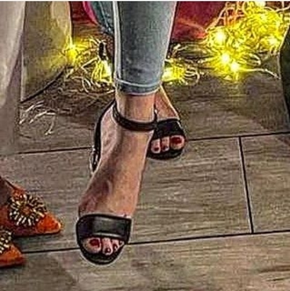 Mounaa Limam feet photo 1