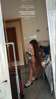 Mounaa Limam feet photo 2