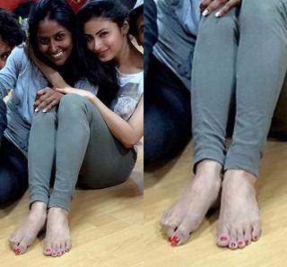 Mouni Roy feet photo thumbnail