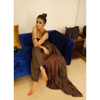 Mouni Roy feet photo thumbnail