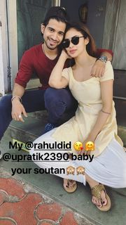 Mouni Roy feet photo thumbnail