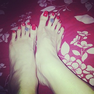 Mouni Roy feet photo thumbnail