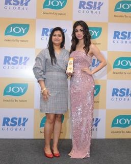 Mouni Roy feet photo thumbnail