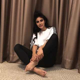 Mouni Roy feet photo thumbnail