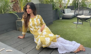 Mouni Roy feet photo thumbnail