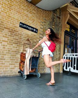 Mouni Roy feet photo thumbnail