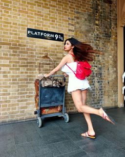 Mouni Roy feet photo thumbnail
