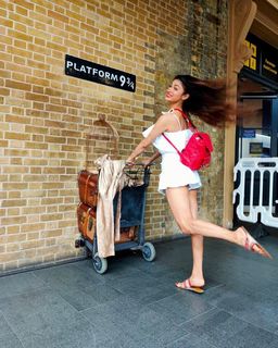 Mouni Roy feet photo thumbnail