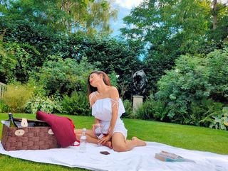 Mouni Roy feet photo thumbnail