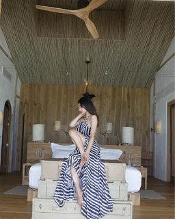 Mouni Roy feet photo thumbnail