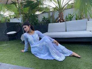 Mouni Roy feet photo thumbnail