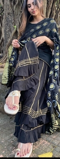 Mouni Roy feet photo thumbnail