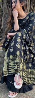 Mouni Roy feet photo thumbnail