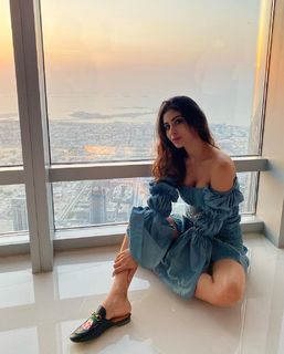 Mouni Roy feet photo thumbnail