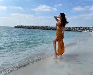 Mouni Roy feet photo thumbnail