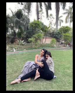 Mouni Roy feet photo thumbnail