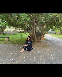 Mouni Roy feet photo thumbnail
