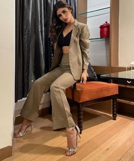 Mouni Roy feet photo thumbnail