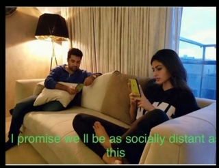 Mouni Roy feet photo thumbnail