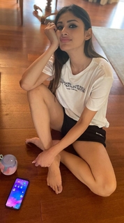 Mouni Roy feet photo thumbnail