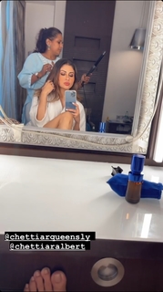 Mouni Roy feet photo thumbnail