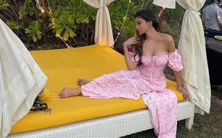 Mouni Roy feet photo thumbnail