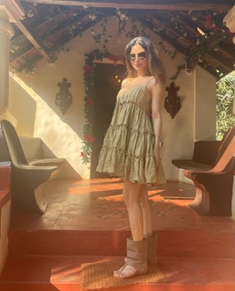 Mouni Roy feet photo thumbnail