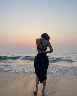 Mouni Roy feet photo thumbnail