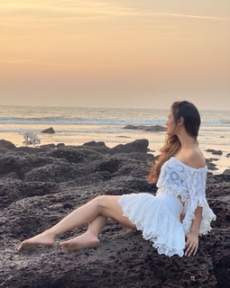 Mouni Roy feet photo thumbnail