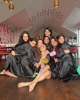 Mouni Roy feet photo thumbnail
