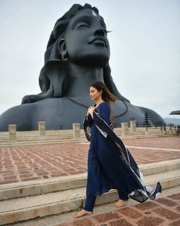 Mouni Roy feet photo thumbnail