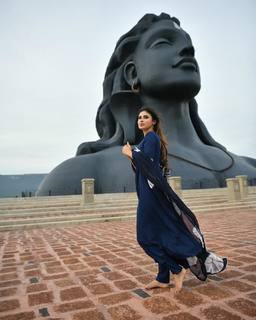Mouni Roy feet photo thumbnail