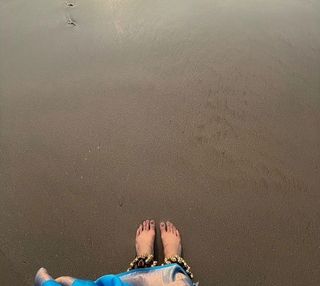 Mouni Roy feet photo thumbnail