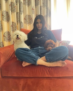 Mouni Roy feet photo thumbnail
