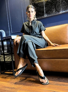 Mouni Roy feet photo thumbnail
