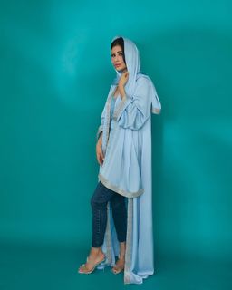 Mouni Roy feet photo thumbnail