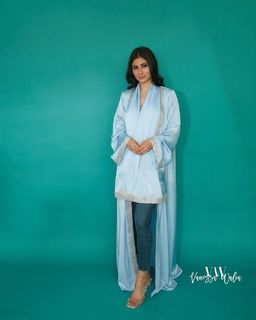 Mouni Roy feet photo thumbnail