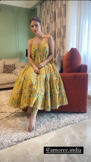 Mouni Roy feet photo thumbnail
